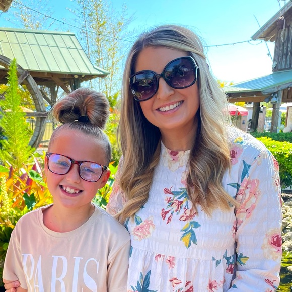 Meet your Posher, Natasha - Picture 1 of 1